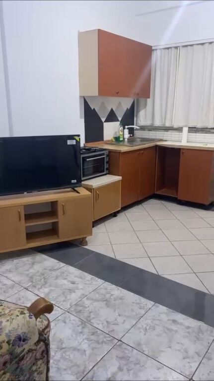 APARTAMENT 1+1. 30000 LEKE.ZOGU I ZI