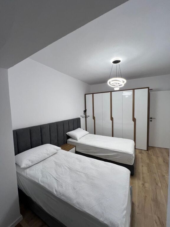 APARTAMENT ME QERA 2+1 RRUGA E KAVAJES 73.000 LEKE FH-93106