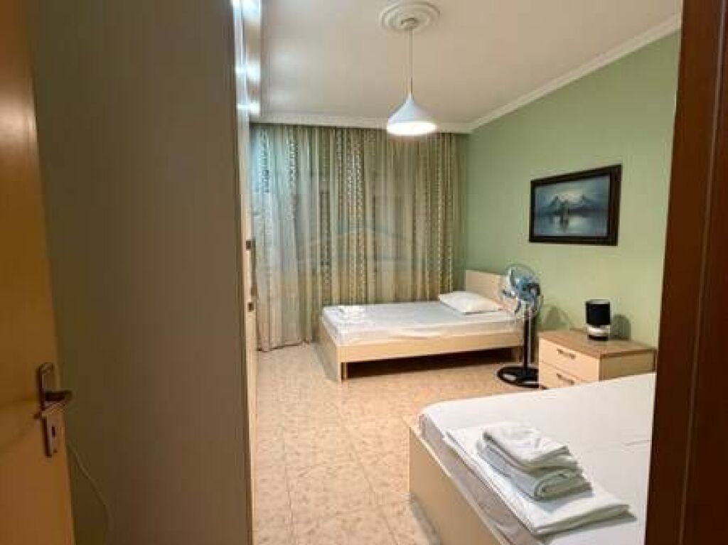 Qera, Apartament 2+1+Verandë, Pazari i Ri, Tiranë