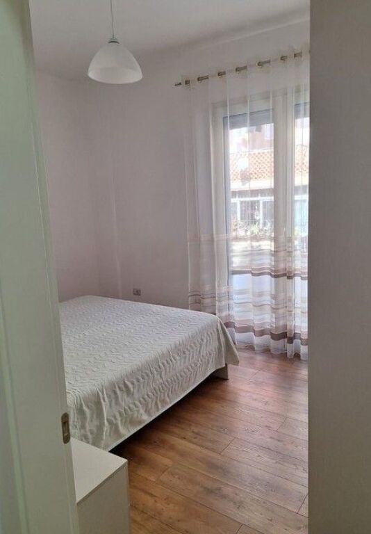 APARTAMENT 2+1+2 ME QIRA, PRANE AMBASADES AMERIKANE! 800 € /Muaj