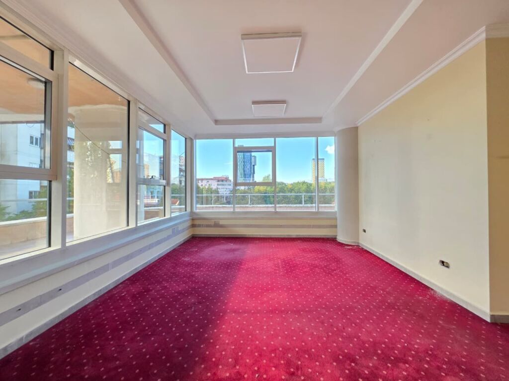 For Rent: Premium Office 📍 Bllok - Sky Tower || 8 Working Spaces + Huge Terraces + 1 Parking Space 💥 || 380,000 LEKE/Month