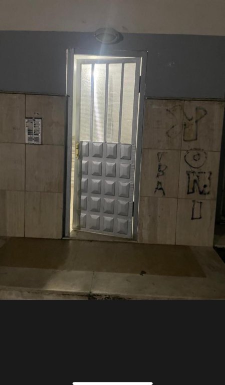 Appartamento in affitto 1 + 1 Yzberisht di fronte alla galleria Arredato: Credenza, stoviglie, fornelli, frigorifero, tavolo da pranzo e 4 sedie, condizionatore, bagno, aria condizionata portatile, lavatrice, letto matrimoniale, WIFI, Due balconi Balcone molto grande con vista sulla Galleria, Spazi molto regolari. Disponibile da settembre 2026 Appartamento in affitto 1 + 1 Yzberisht di fronte alla galleria