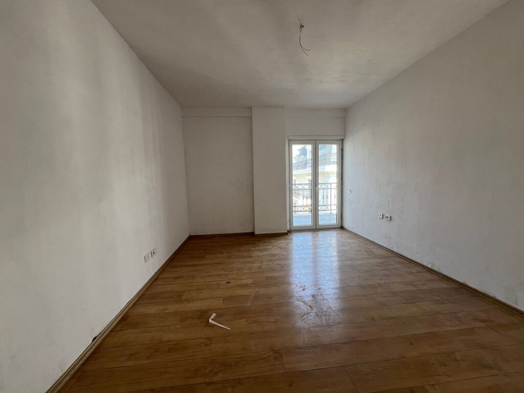 Qera, Apartament 2+1+2+ depo Porta Tirana E Re Sauk