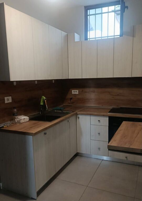 APARTAMENT ME QERA 2+1 BULEVARDI ZOGU I PARE 120.000 LEKE FH-93125