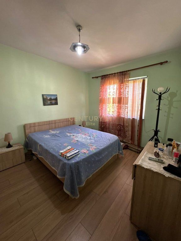 APARTAMENT 2+1 ME QIRA NE XHAMLLIK