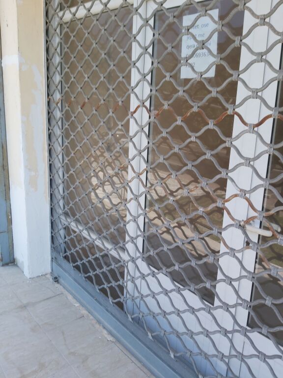 SHITET DYQAN NË RRUGËN PAVARËSIA, DURRËS – me dokumentacion të rregullt
