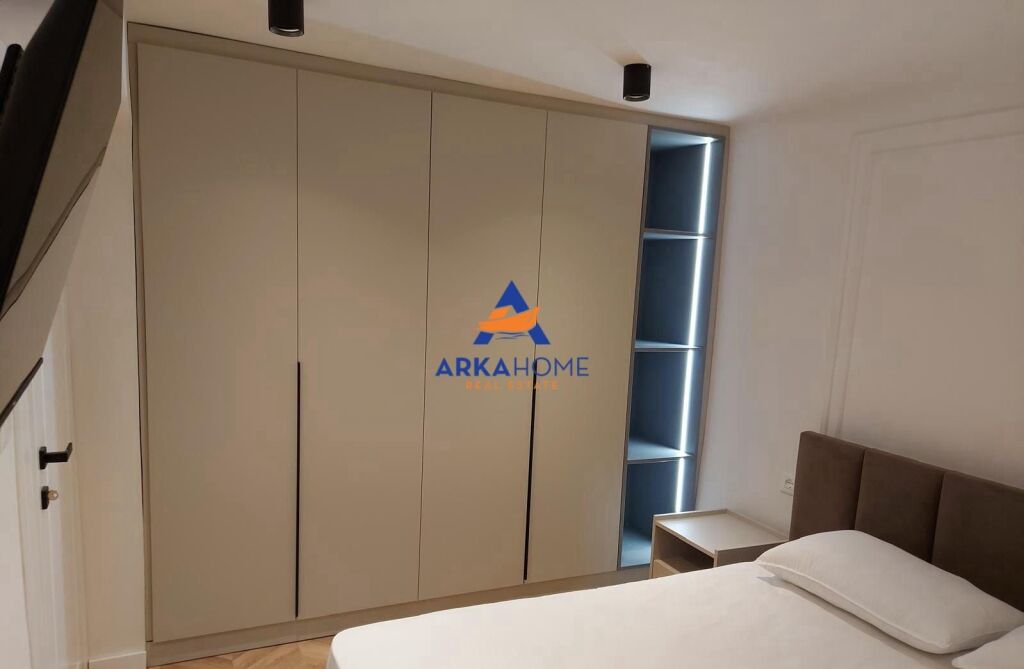 AFFITTASI APPARTAMENTO 2+1+BALCONE "SOPRA IL MERCATO ELETTRICO, VIA BAJRAM ALLARAJ" 70.000 LEKE