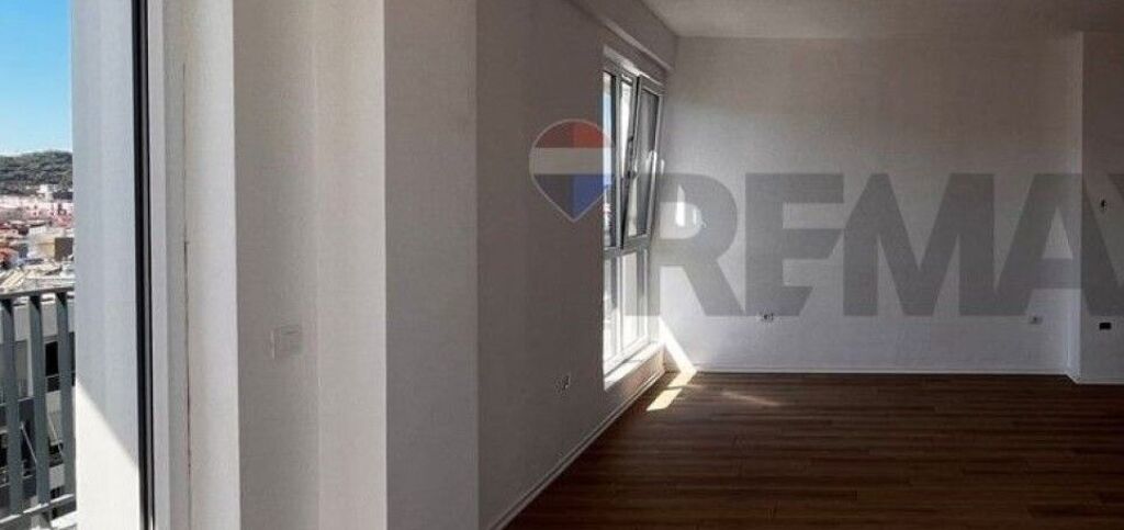 Appartamento 3+1+2 con veranda a Komuna Parisit  ID:530181090-186