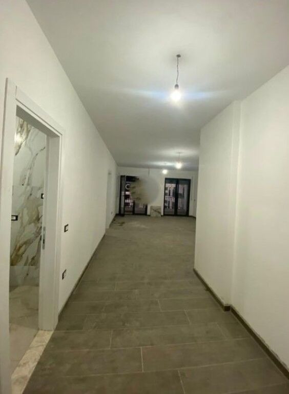 Appartamento / Ufficio 3+1+2 in affitto Viale Nuovo, Complesso Ndregjoni