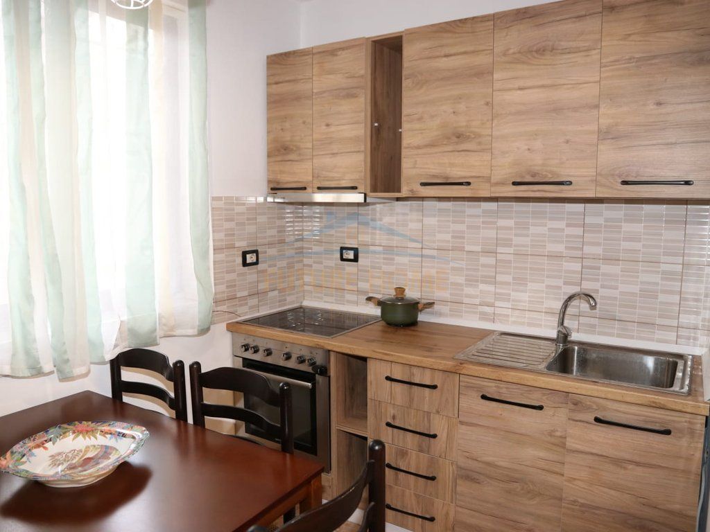 Affitto, Appartamento 2+1+Posto Auto, Laprake, Tirana