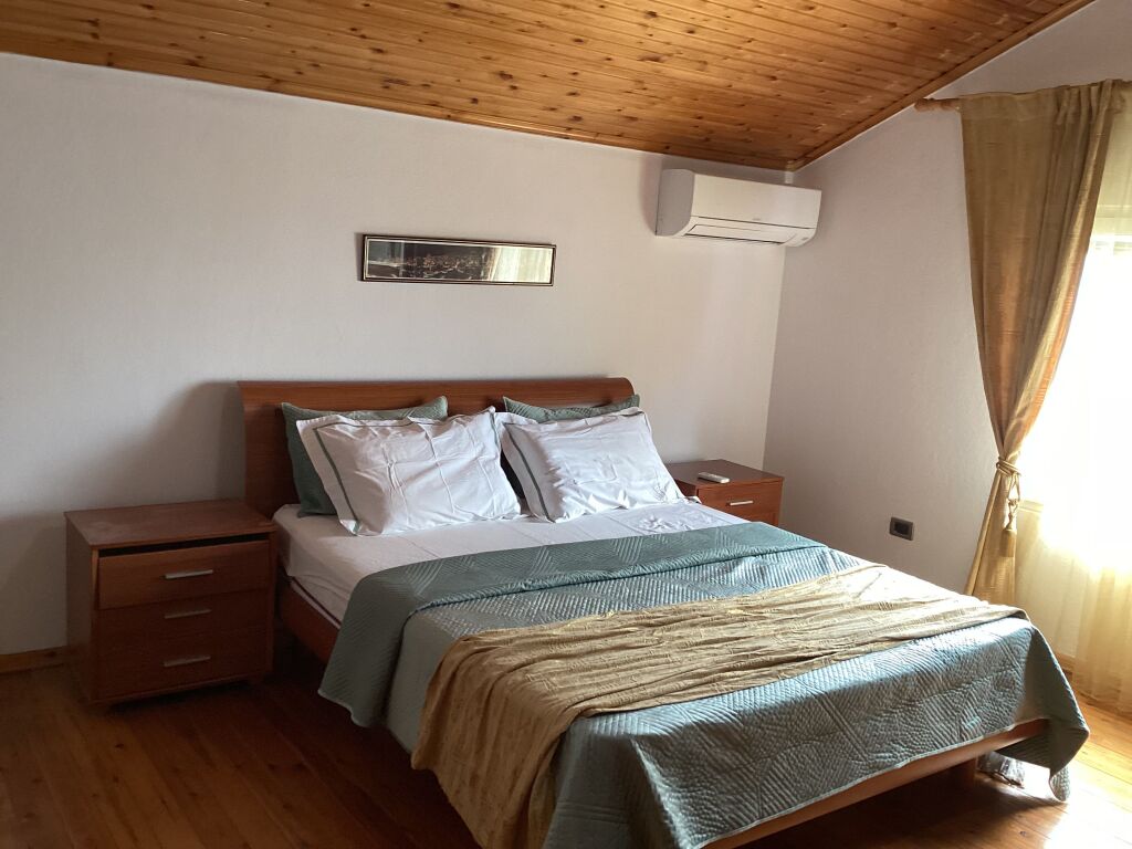 Kat i plotë vile me qira — Qyteti Studenti, Rruga Naum Prifti