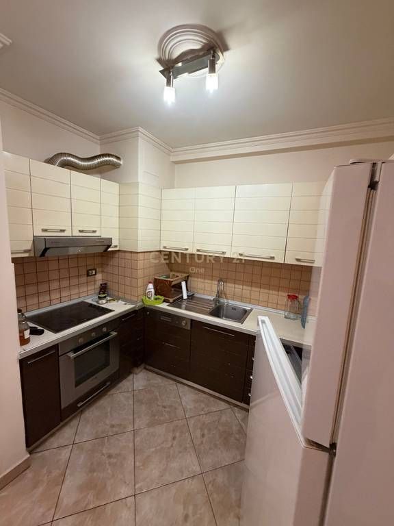 Shitet Apartament 2+1 – CONDOR CENTER Rruga e Kavajës*