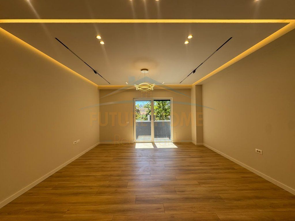 Shitet, Apartament 2+1+2, Quartum Residence, Rruga Panorama.