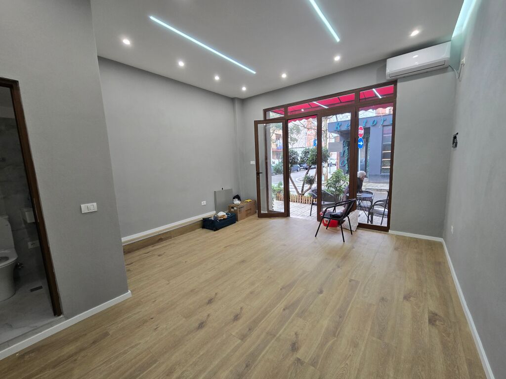 Apartament me qera + hapesire biznesi(opsionale)