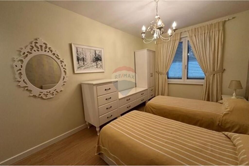 Shitet apartament 3+1+3+parkim te Kodra e Diellit