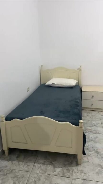 APARTAMENT 1+1. 30000 LEKE.ZOGU I ZI