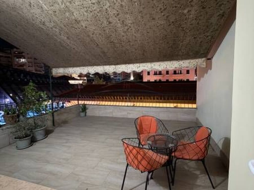 Qera, Apartament 2+1+Verandë, Pazari i Ri, Tiranë