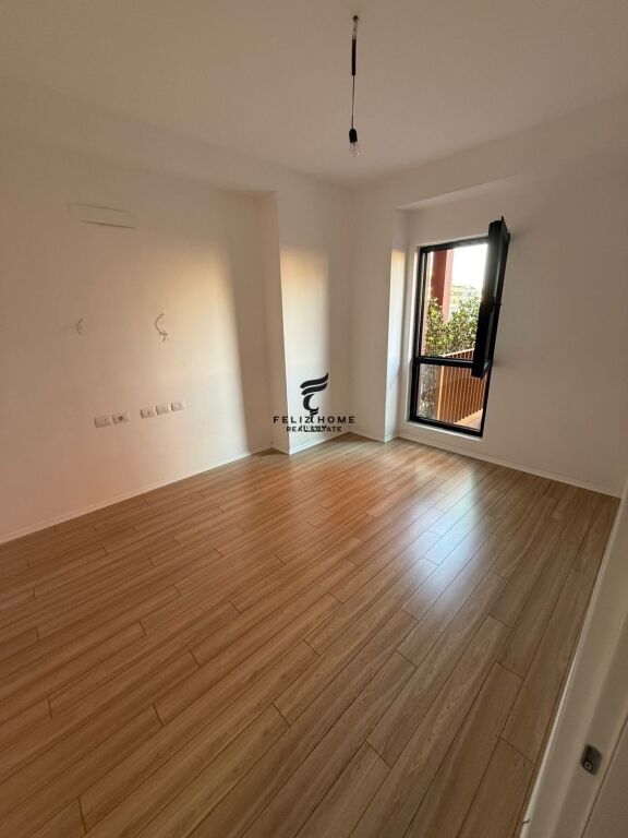 OFFICE FOR RENT 115 M2 KAVAJES STREET 120,000 LEKE FH-93199