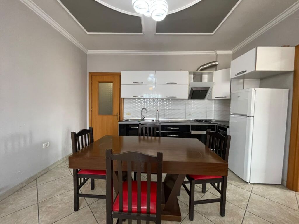 Apartament 2+1 per qira prane Hotel Marinaj ne Astir.