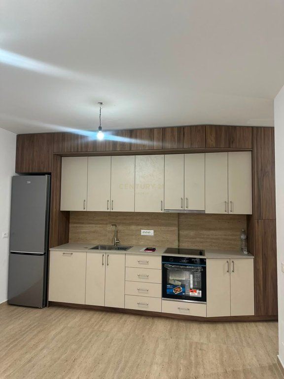 Appartamento /Ufficio 2+1 in affitto Nuovo Boulevard, Complesso Ndregjoni