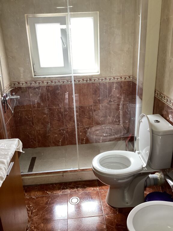 Kat i plotë vile me qira — Qyteti Studenti, Rruga Naum Prifti