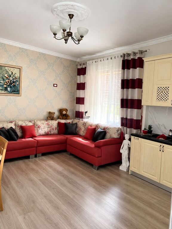 APARTAMENT ME QIRA  1+1 SHKOLLA BASHKUAR 50,000 LEKË FH-93235