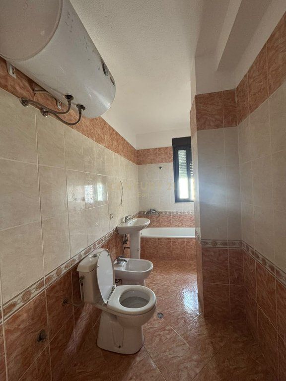 Apartament 2+1 + post parkim në shitje në Plazh, Durrës !