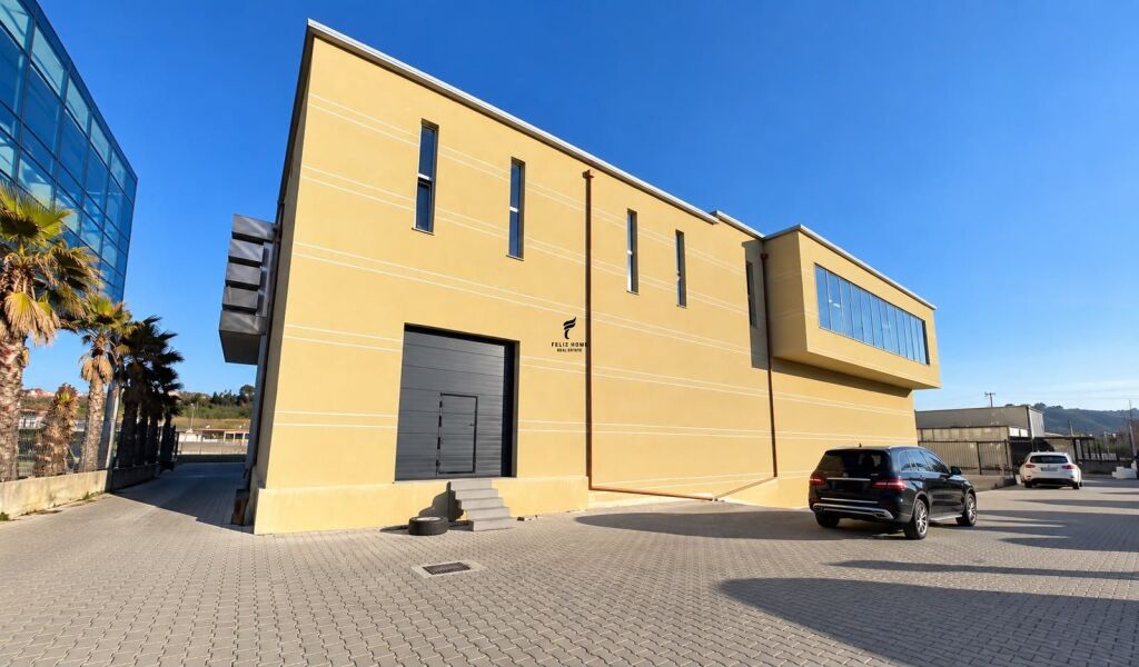 SHITET NDERTESE 3000 M2 AUTOSTRADE TIRANE-DURRES 2.500.000 EURO FH-93238