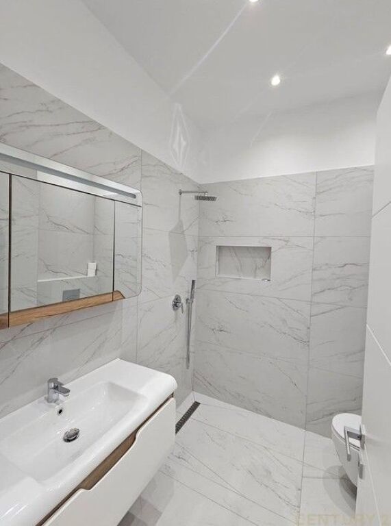 2+1 apartment for rent at Aura Residence, Zogu i Zi