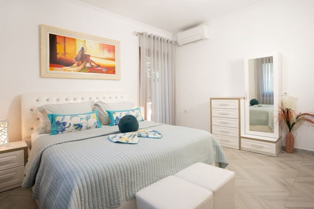 Rent | Vilë 2 + 1+2 | Liqeni Artificial | 1200 €/month