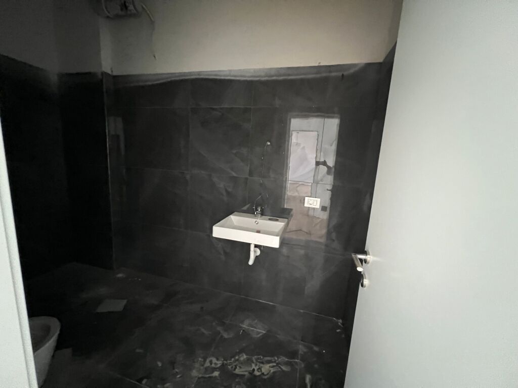 Qera, Apartament 2+1+2+ depo Porta Tirana E Re Sauk