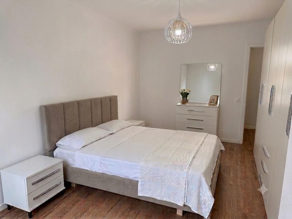 Apartament 1+1 me Qira Zogu i Zi Tirane