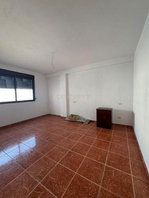 Apartament 2+1 + post parkim në shitje në Plazh, Durrës !