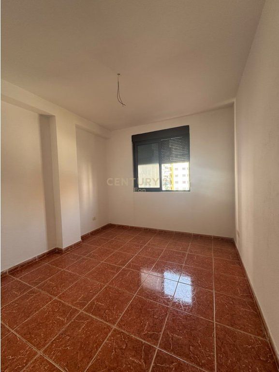 Apartament 2+1 + post parkim në shitje në Plazh, Durrës !
