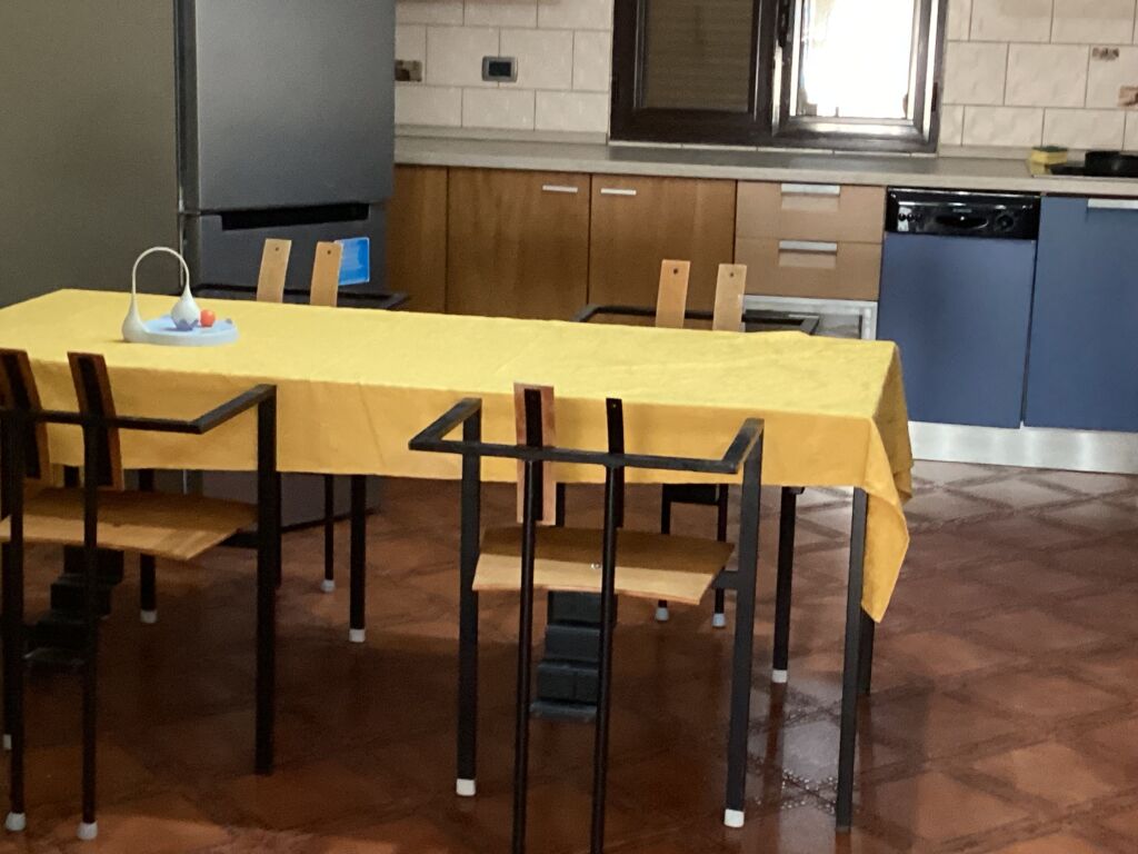 Kat i plotë vile me qira — Qyteti Studenti, Rruga Naum Prifti