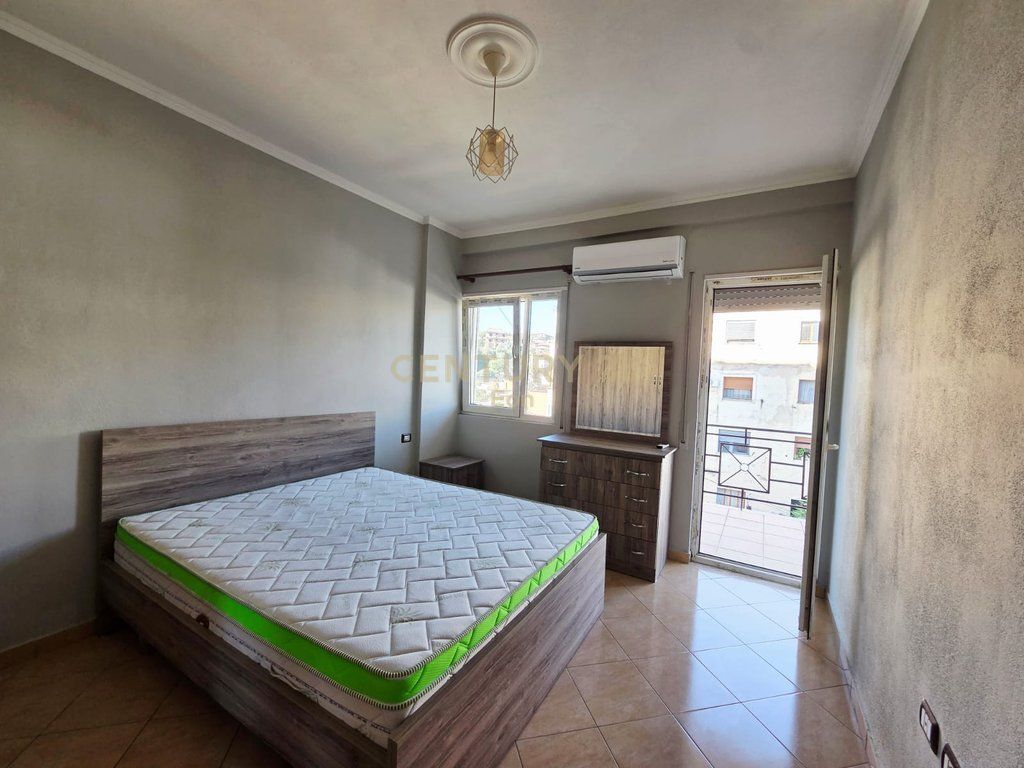 SHITET SUPER APARTAMENT 2+1 ME VERANDE PRANE SPITALIT, DURRES!!