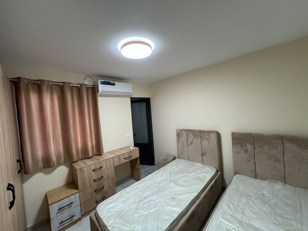 Apartament 1+1 me qira – Shkolla e Bashkuar (pranë Uni të Mjekësisë) !