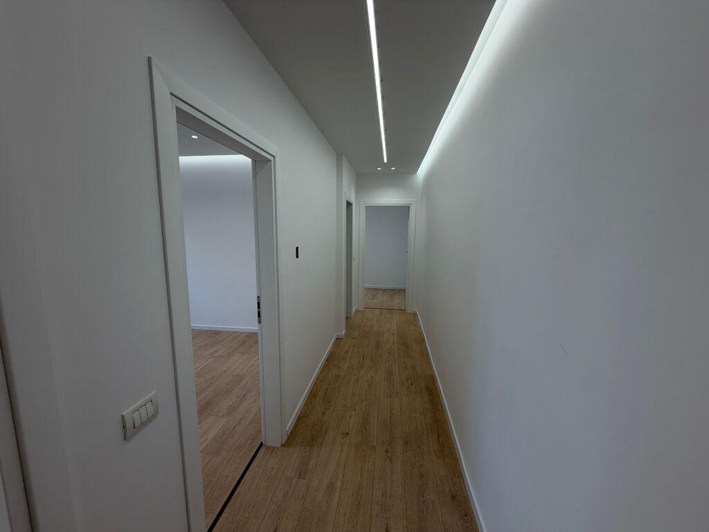 Shes apartament 2+1 me planimetri perfekte te 21 Dhjetori