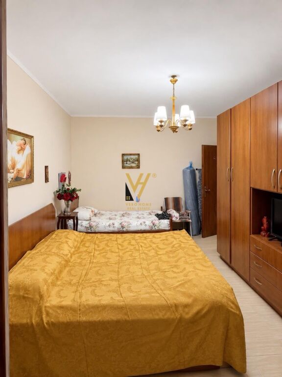 VENDESI APPARTAMENTO 1+1+BLK VICINO ALLA SCUOLA “BAJRAM CURRI” 11.100.000 LEKE