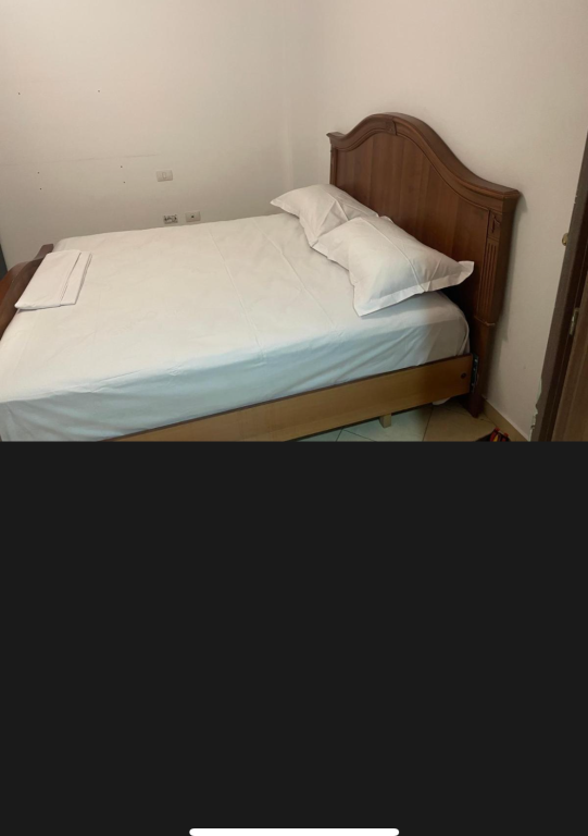 Appartamento in affitto 1 + 1 Yzberisht di fronte alla galleria Arredato: Credenza, stoviglie, fornelli, frigorifero, tavolo da pranzo e 4 sedie, condizionatore, bagno, aria condizionata portatile, lavatrice, letto matrimoniale, WIFI, Due balconi Balcone molto grande con vista sulla Galleria, Spazi molto regolari. Disponibile da settembre 2026 Appartamento in affitto 1 + 1 Yzberisht di fronte alla galleria