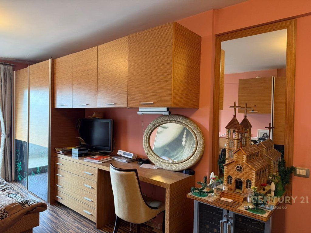 SHITET, APARTAMENT 2+1+2 ME GARAZH NE HYRJE TE DON BOSKO