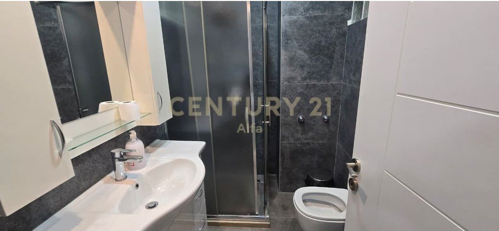 Apartament me qira 3+1+3 + nje post parkimi pranë Kompleksit Delijorgji