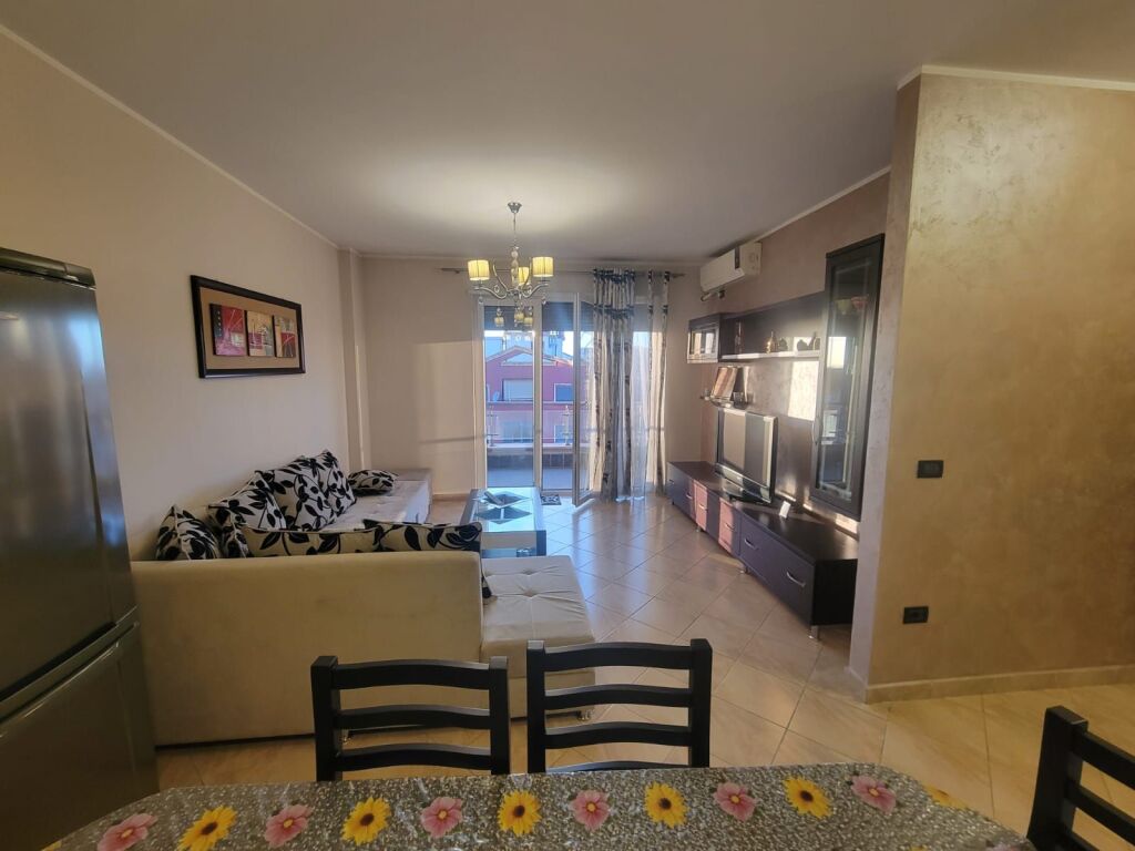 📍Xhamllik Jepet Apartament 2+1+2 Me Qera