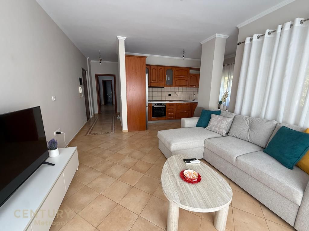apartament 2+1+2 ndodhet në Qendrën Tregtare Kristal
