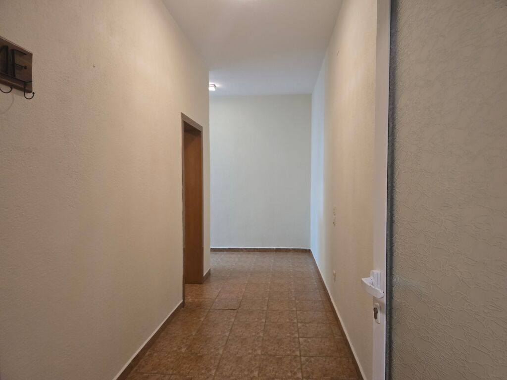 Apartament me qera + hapesire biznesi(opsionale)