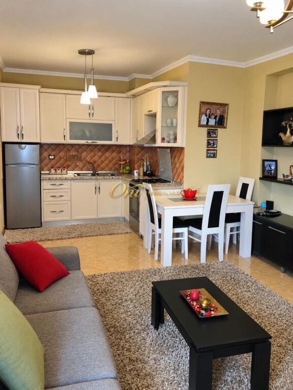 RRUGA KONGRESI I MANASTIRIT, APARTAMENT PER SHITJE 1+1