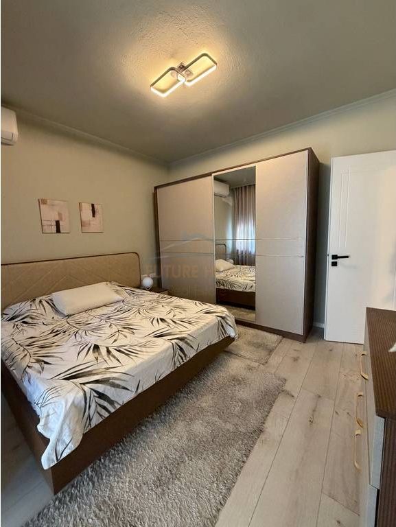 Qera, Apartament 1+1, Komuna e Parisit, Tiranë