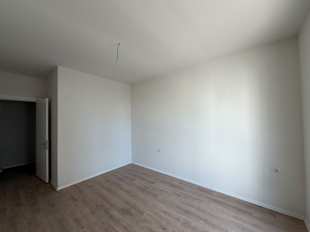 Apartament 2+1 per shitje Univers City !