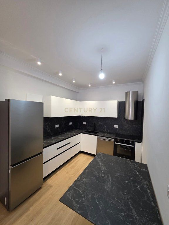 APARTAMENT 1+1 NË SHITJE RRUGA KAVAJES