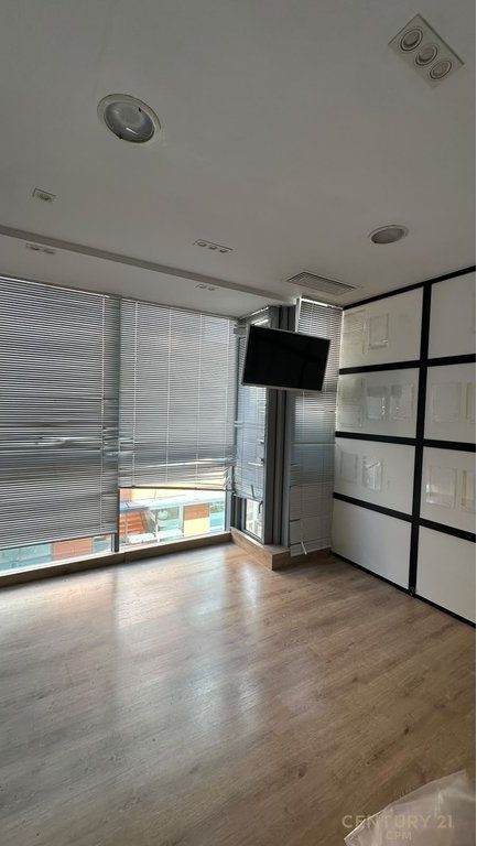 Ambient Premium për Qira Pranë Coin, Tiranë - 7000€ | 308.3 m² 7,000 € /Muaj